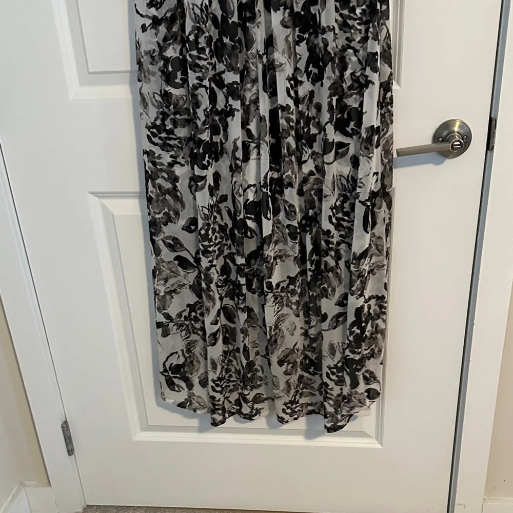 Vera Wang Black and White Maxi Dress - Picture 8 of 12